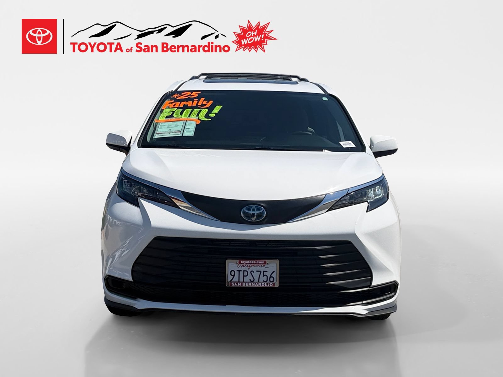 Used 2025 Toyota Sienna LE w/ LE Plus Package FWD image 8