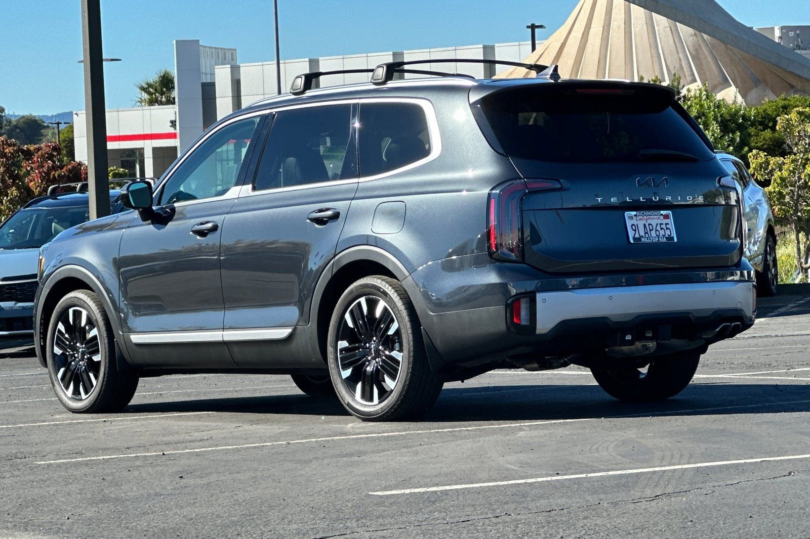 Certified 2024 Kia Telluride SX Prestige w/ Towing Package image 9
