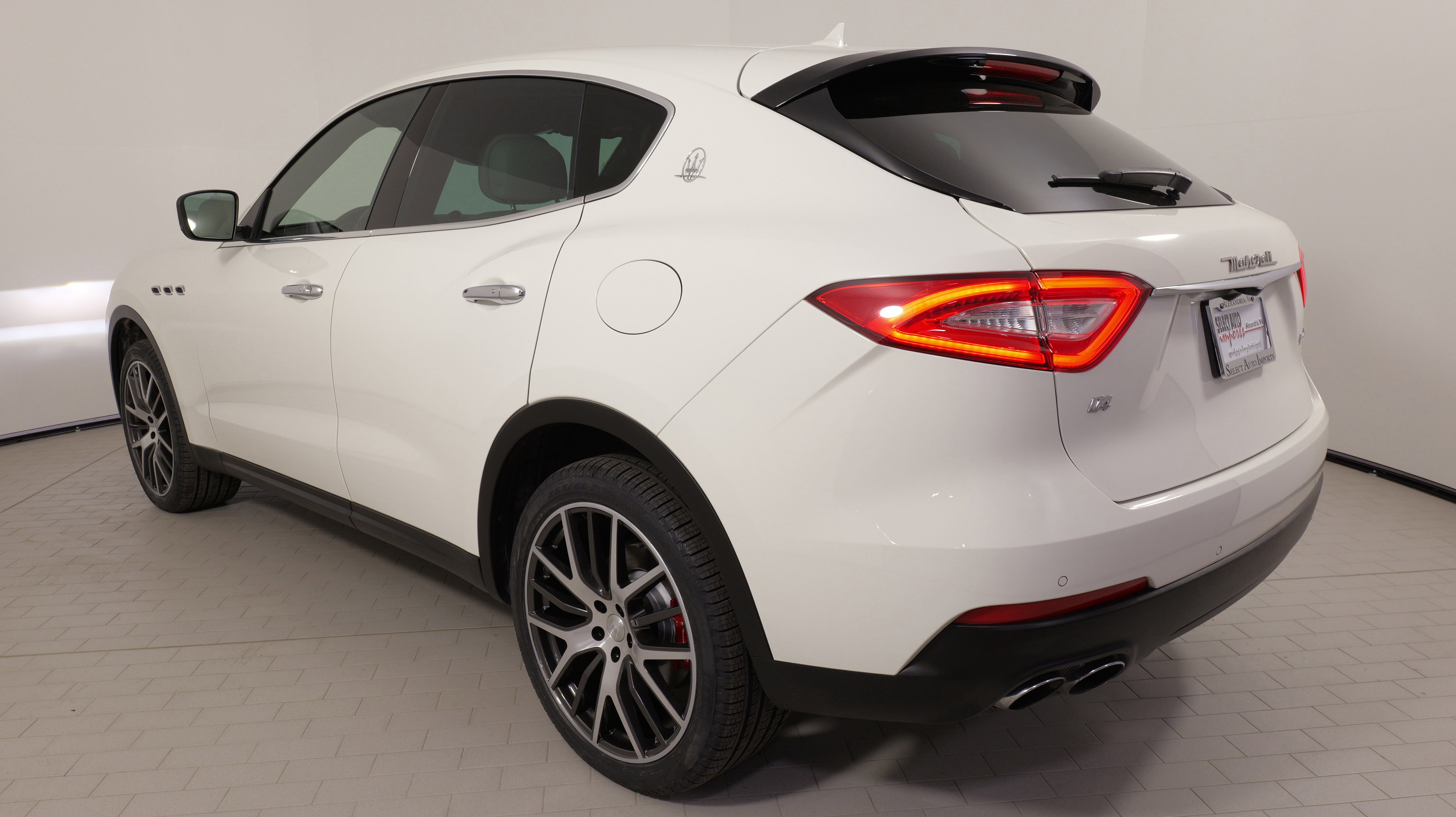 Used 2018 Maserati Levante image 14