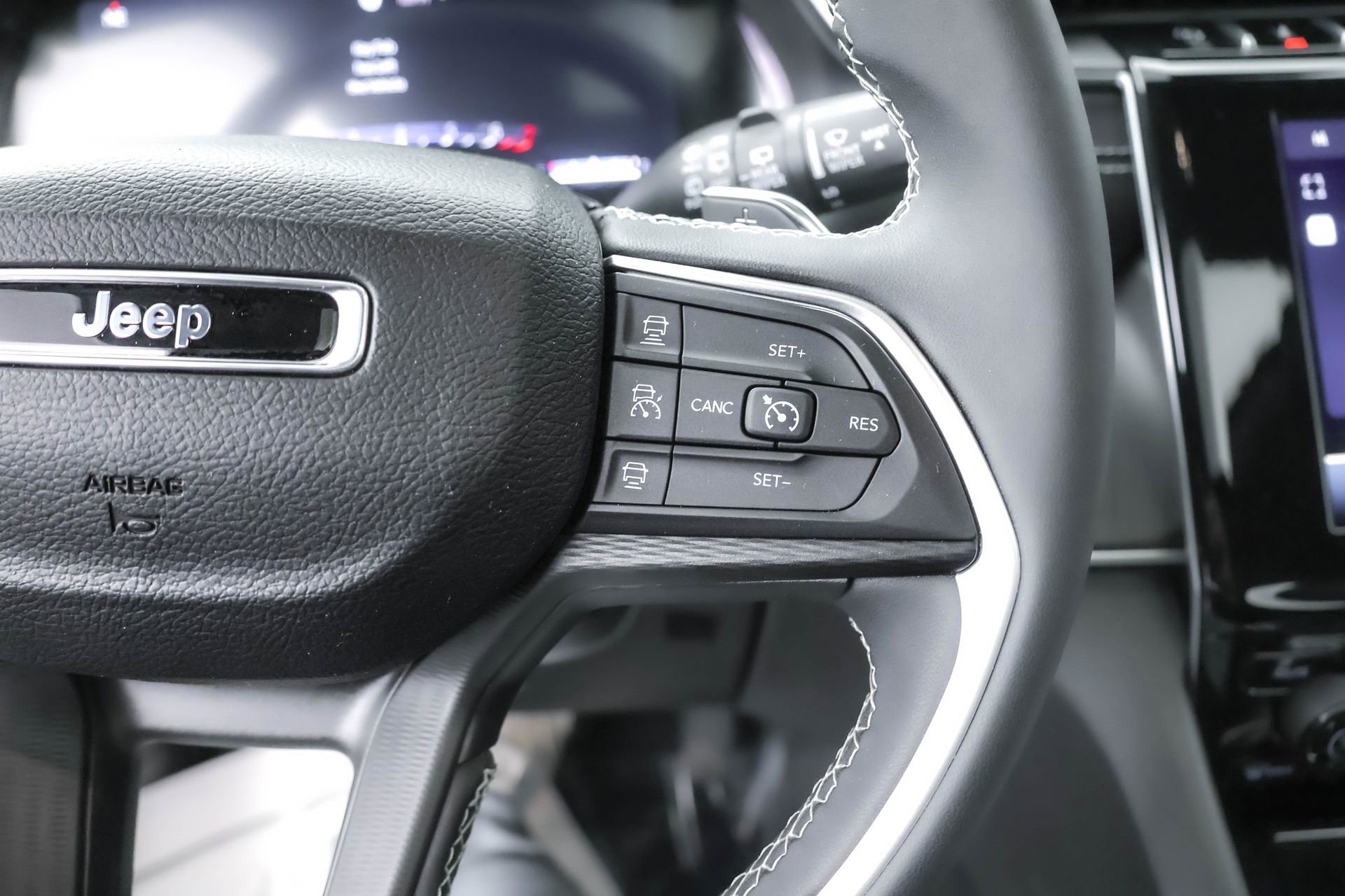 Used 2023 Jeep Grand Cherokee Laredo X image 18