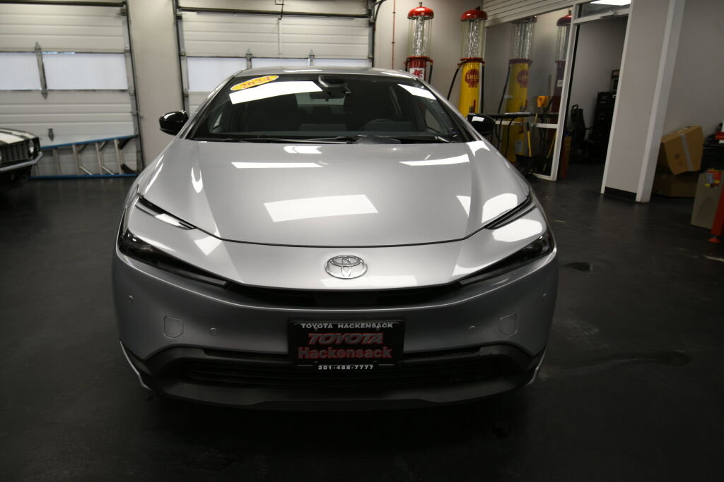 Used 2024 Toyota Prius LE image 2