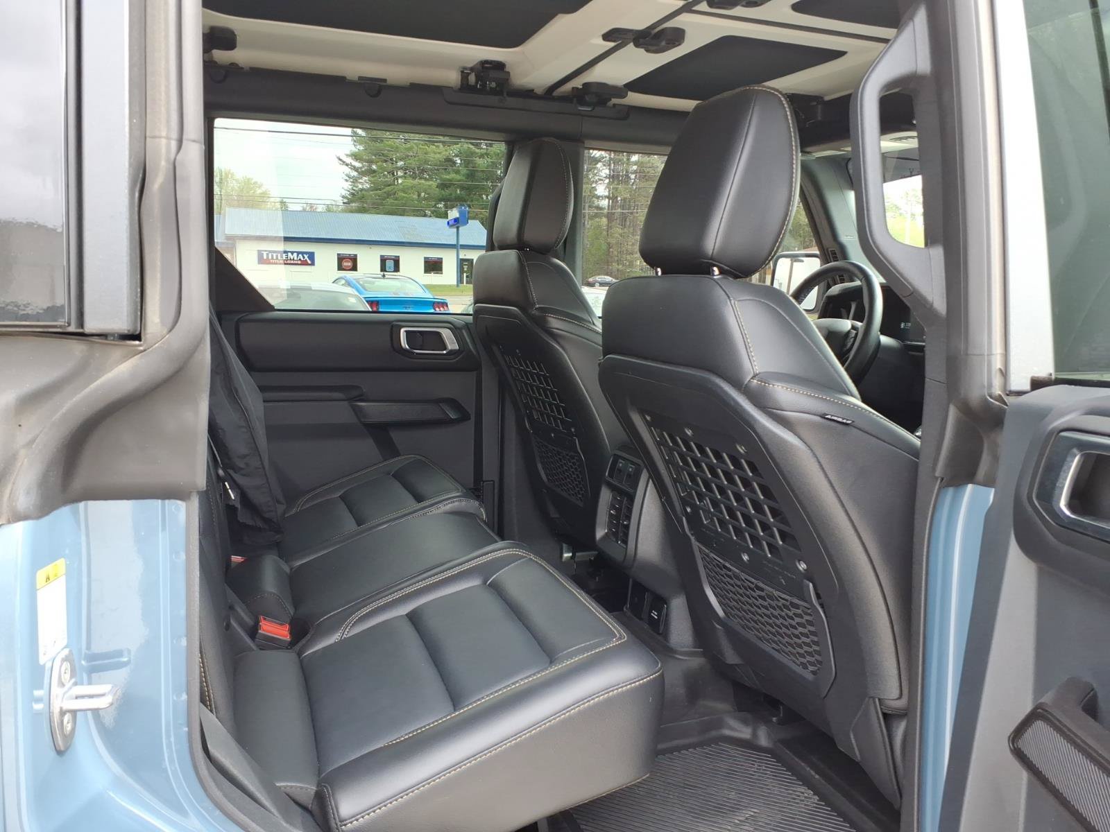 Used 2025 Ford Bronco Badlands image 9