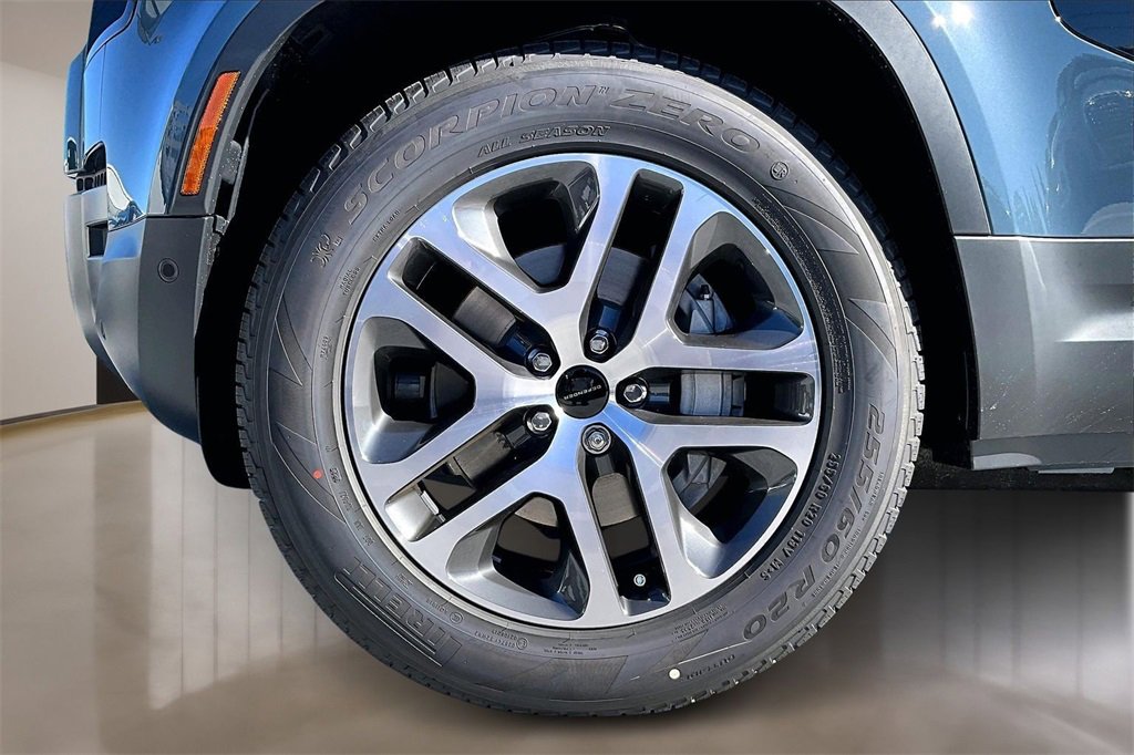 New 2026 Land Rover Defender 110 S image 13