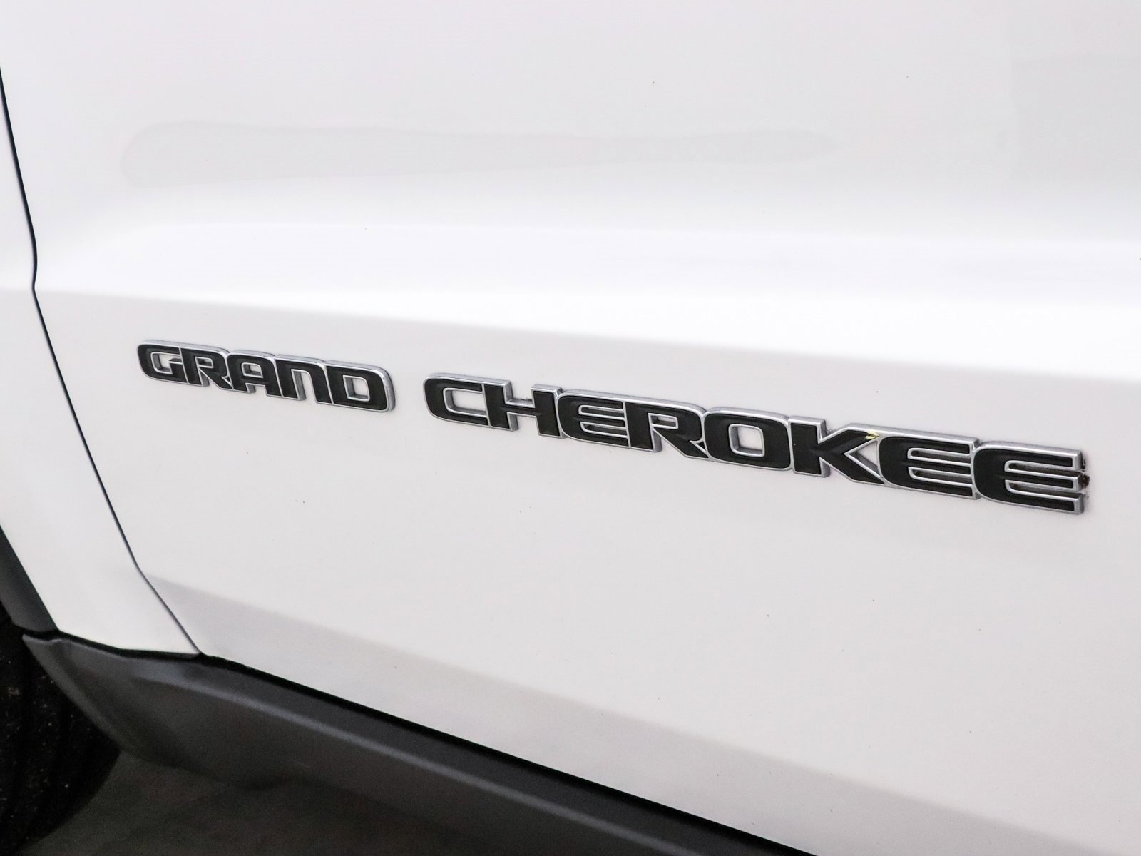 Used 2021 Jeep Grand Cherokee Laredo image 47