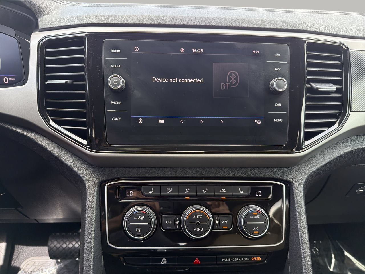 Used 2020 Volkswagen Atlas Cross Sport SEL FWD image 22