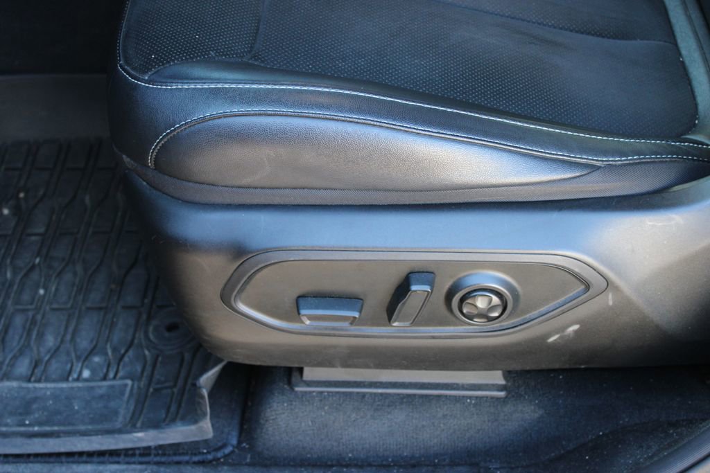 Used 2023 Jeep Grand Cherokee L Laredo image 34