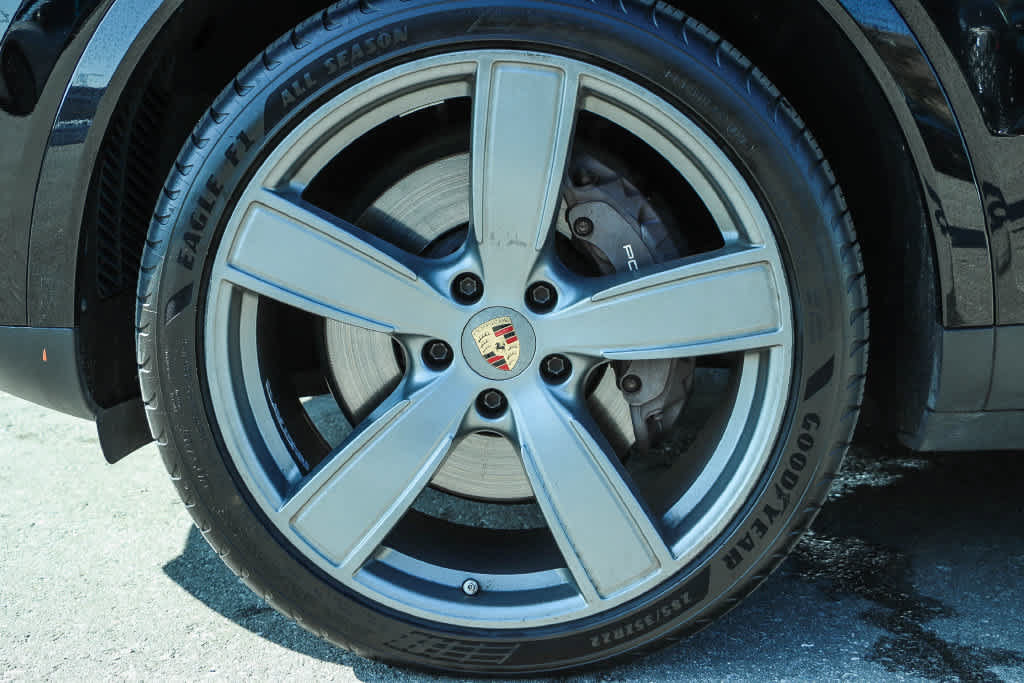 Used 2023 Porsche Cayenne Platinum Edition AWD/4WD image 13
