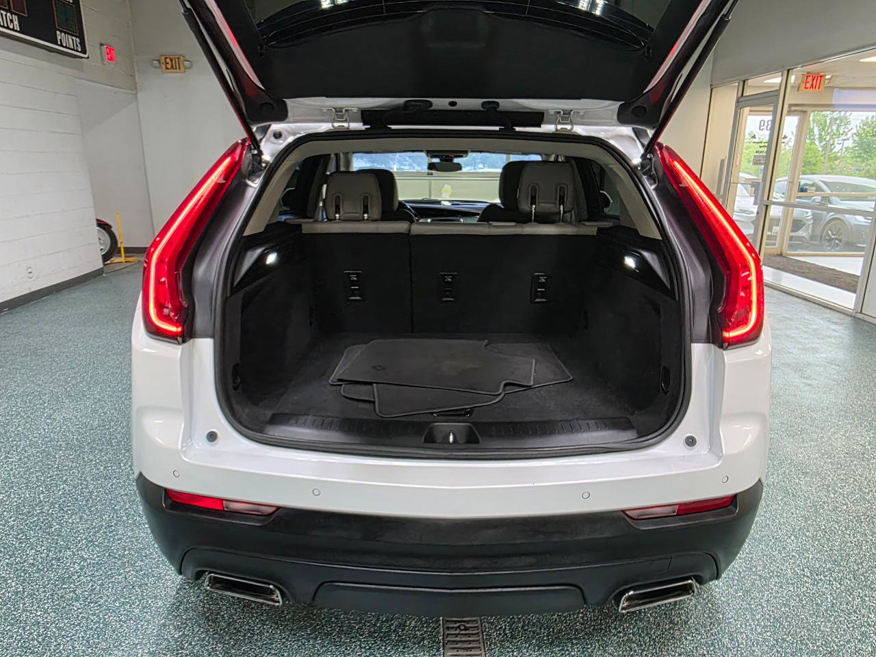 Used 2019 Cadillac XT4 Luxury w/ Cold Weather Package AWD/4WD image 21