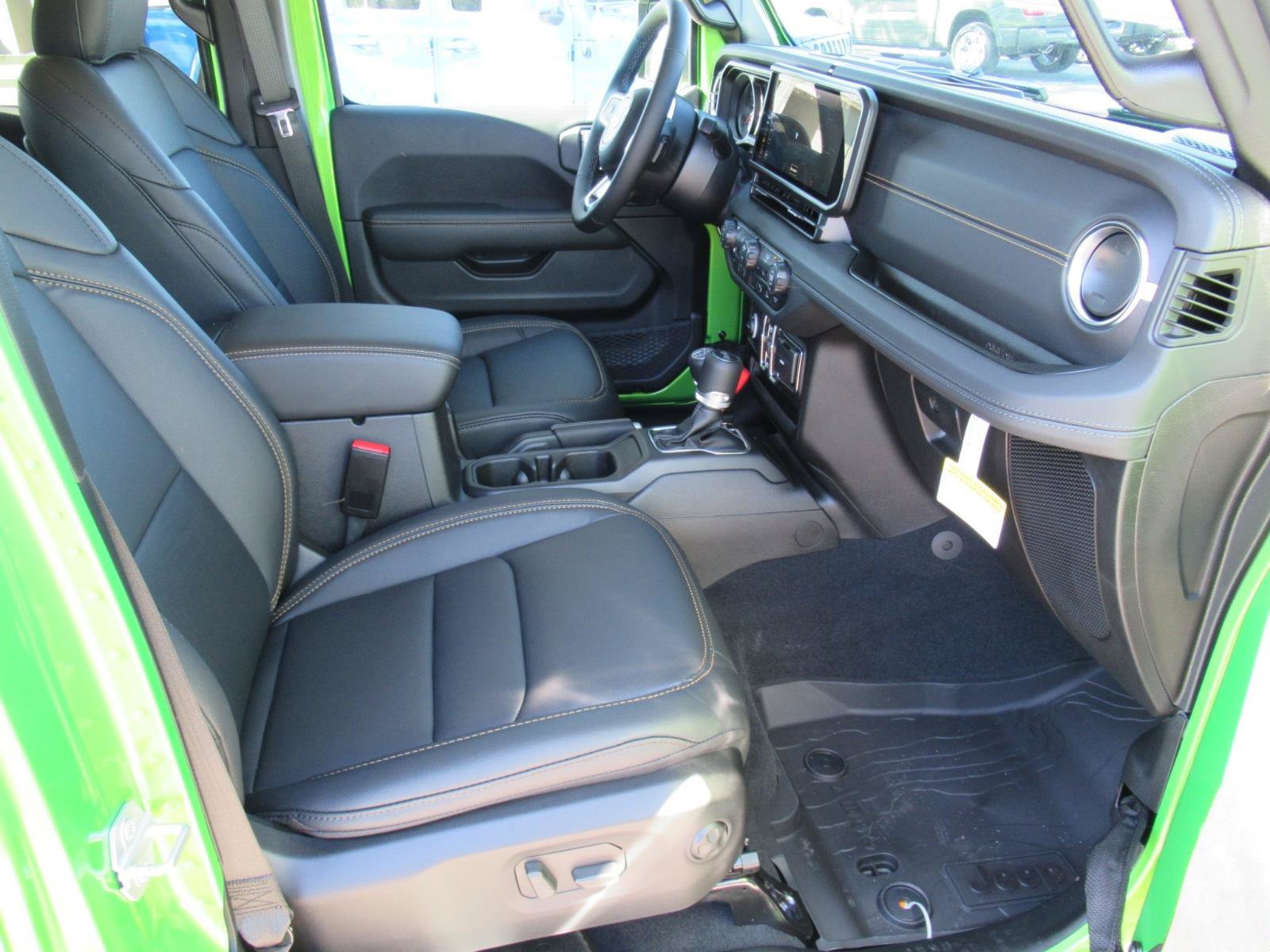 New 2026 Jeep Wrangler Unlimited Sahara w/ Whitecap Package AWD/4WD image 10