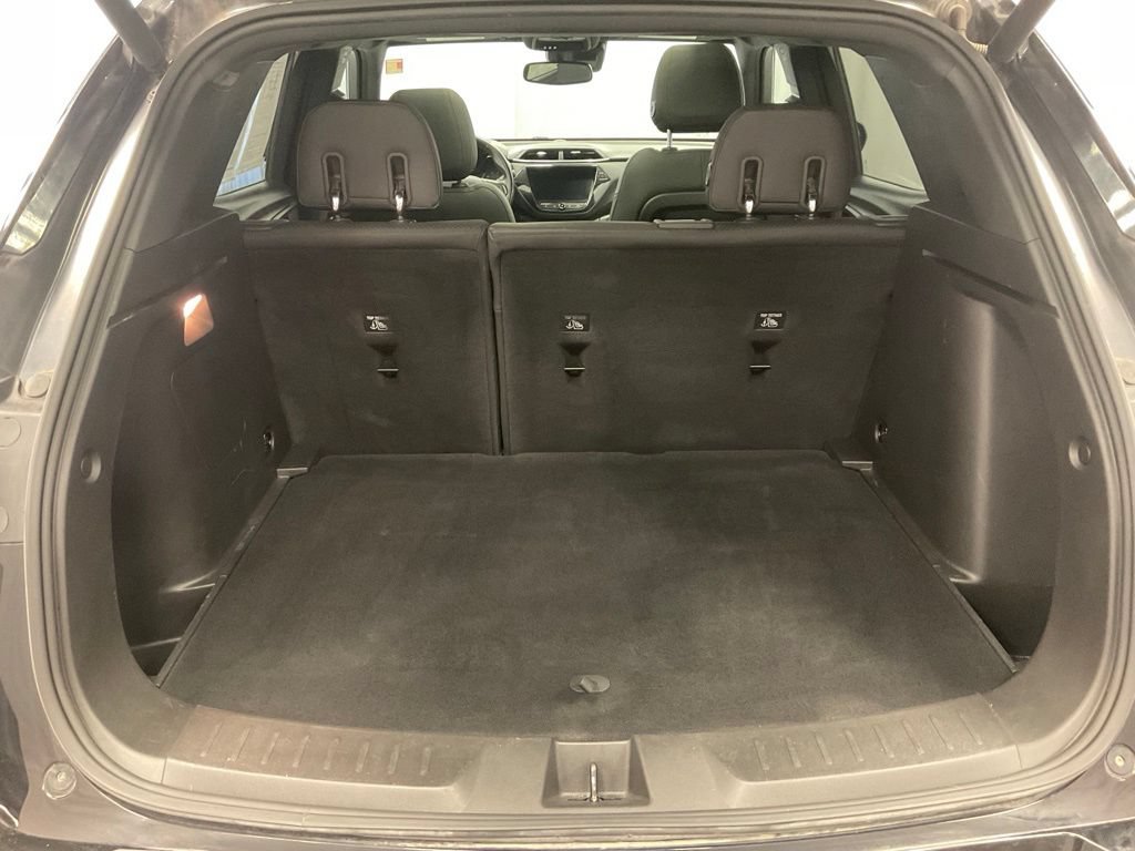 Used 2021 Chevrolet TrailBlazer RS w/ Sun and Liftgate Package FWD image 9