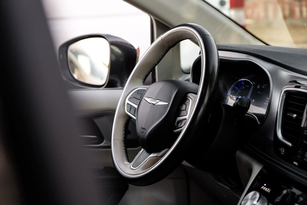 Used 2019 Chrysler Pacifica Limited w/ Advanced Safetytec Group image 14