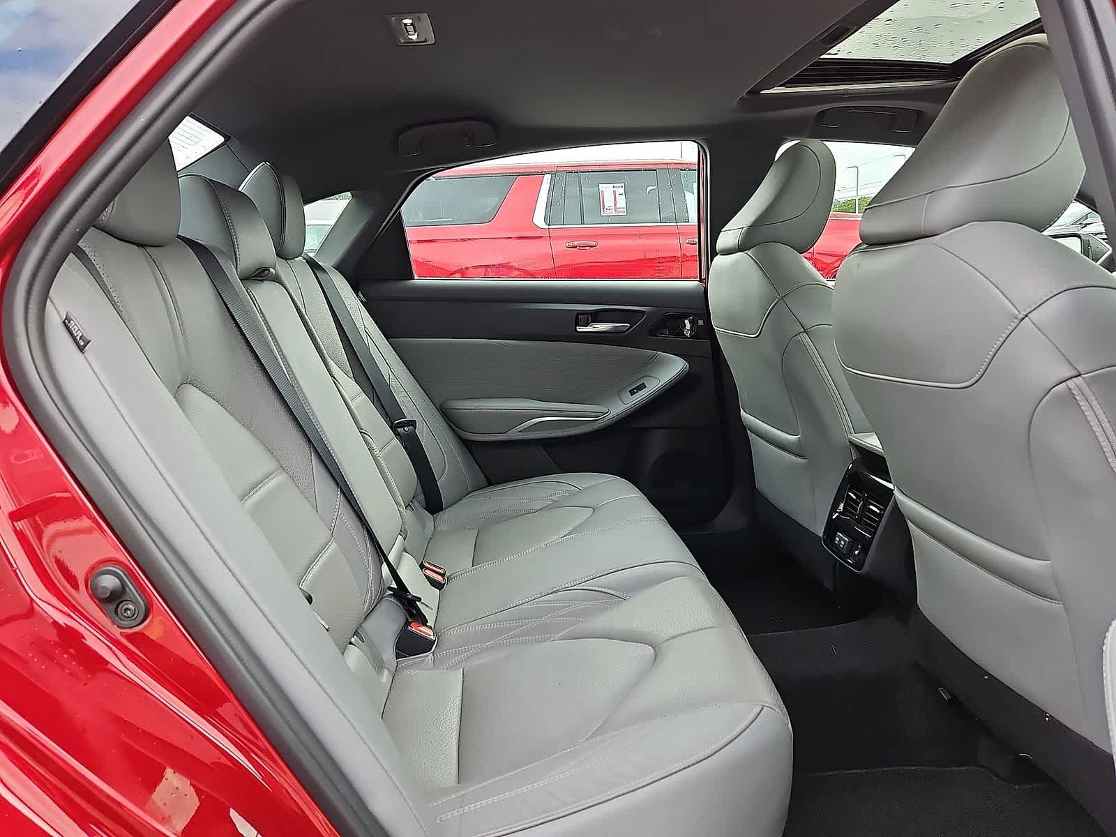 Used 2020 Toyota Avalon Limited FWD image 33
