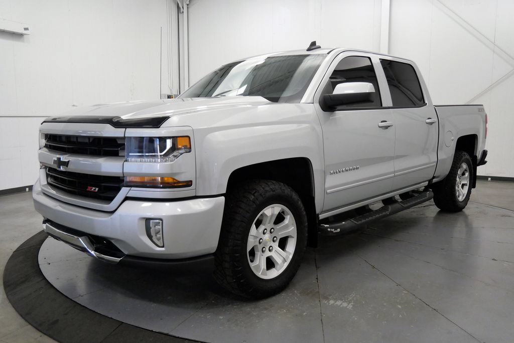 Used 2017 Chevrolet Silverado 1500 LT w/ All Star Edition AWD/4WD image 3