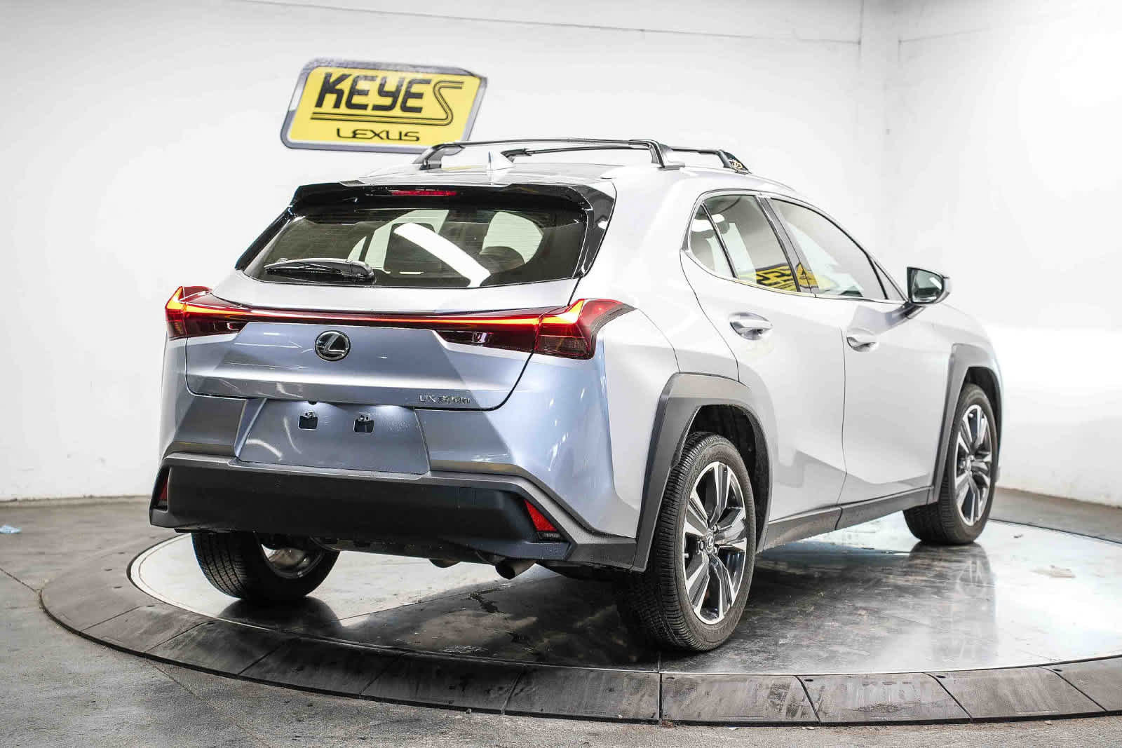 Used 2025 Lexus UX 300h FWD w/ Accessory Package (Z2) image 4