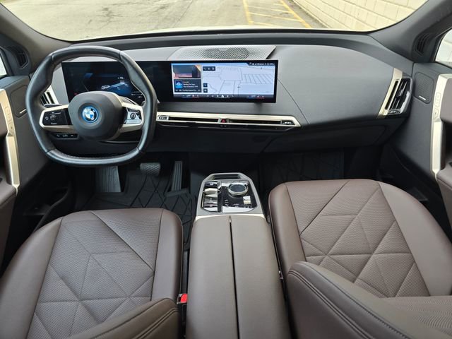 Used 2024 BMW iX xDrive50 w/ Sport Package AWD/4WD image 2