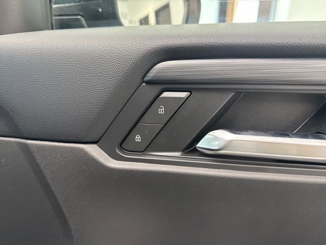 Used 2025 GMC Acadia AT4 image 32