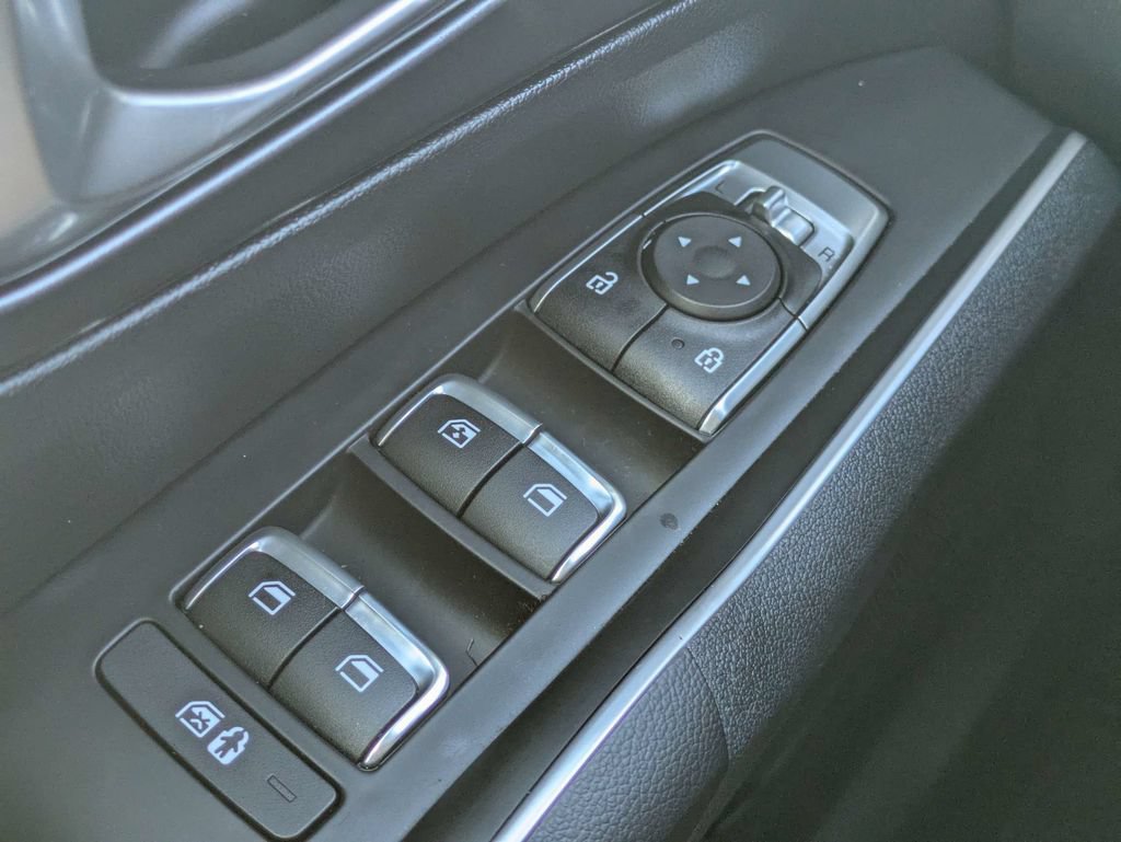 Used 2022 Kia Sorento S FWD image 25