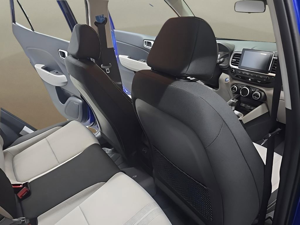 Used 2026 Hyundai Venue SEL FWD image 17