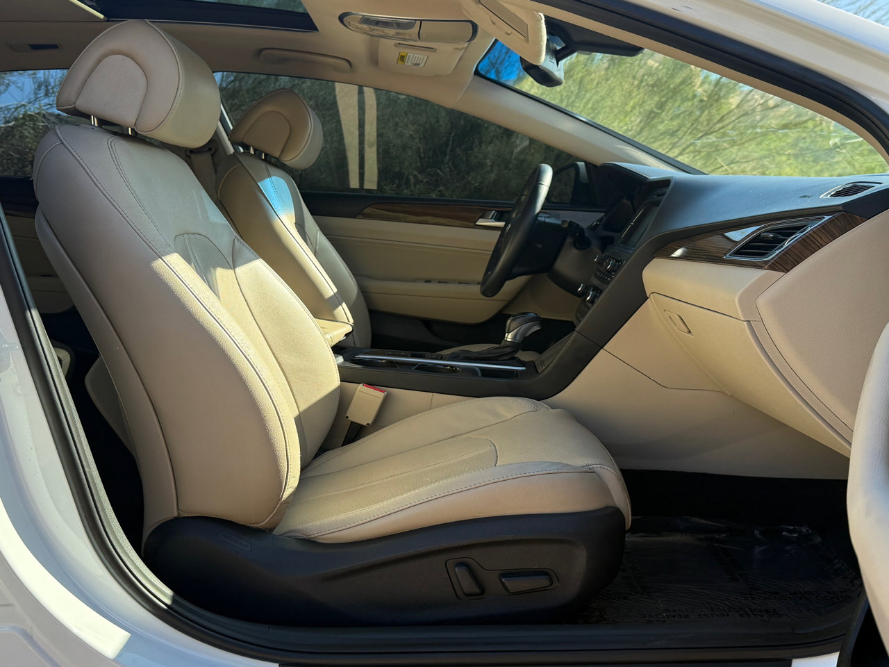 Used 2016 Hyundai Sonata Limited w/ Option Group 04 image 18