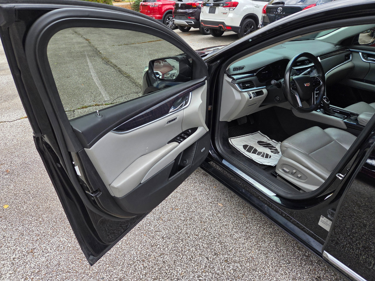 Used 2016 Cadillac XTS Luxury w/ Driver Awareness Package image 9