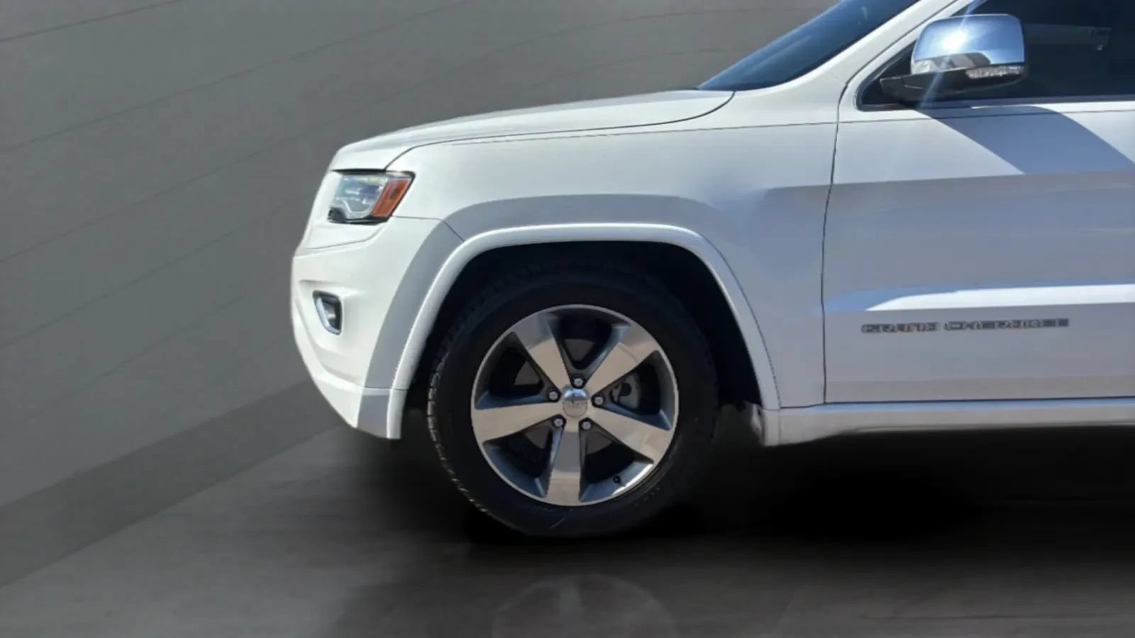 Used 2016 Jeep Grand Cherokee Overland w/ Advanced Technology Group AWD/4WD image 22