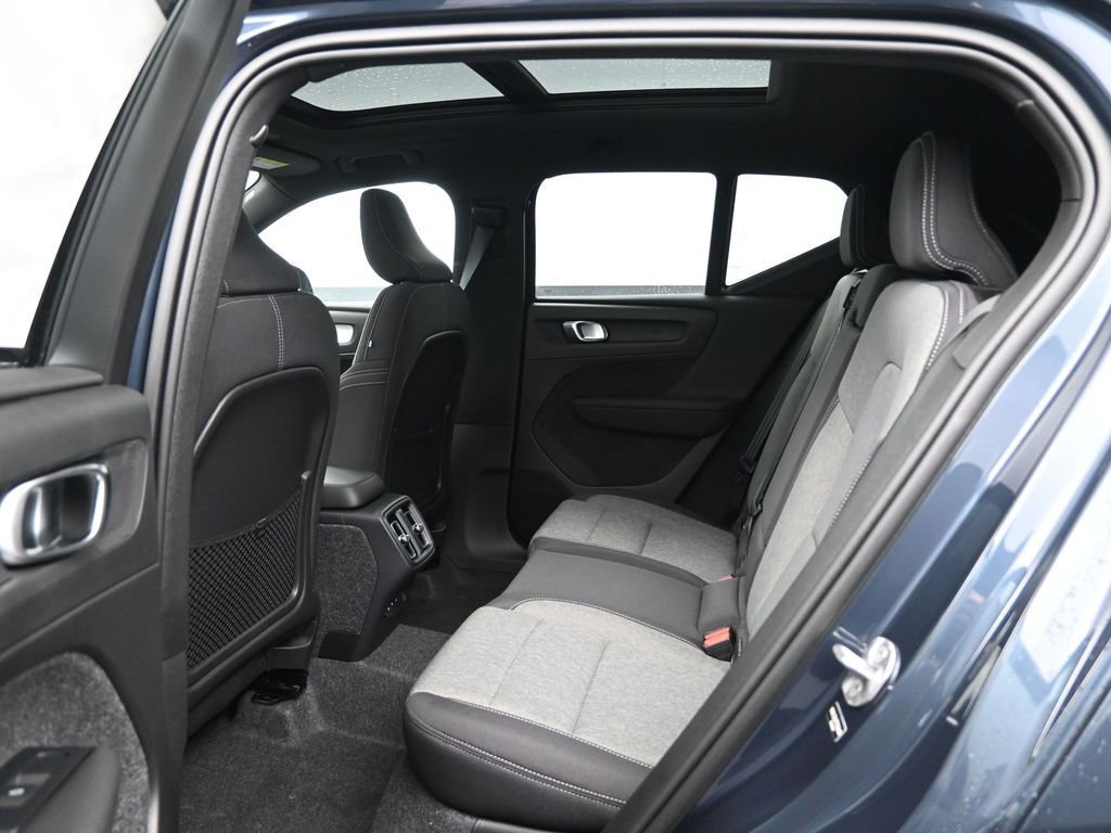 New 2026 Volvo XC40 B5 Core w/ Protection Package Premier AWD/4WD image 24