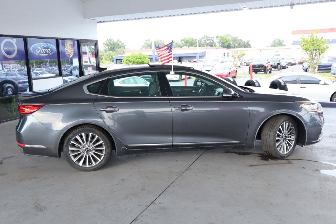 Used 2017 Kia Cadenza Technology FWD image 4