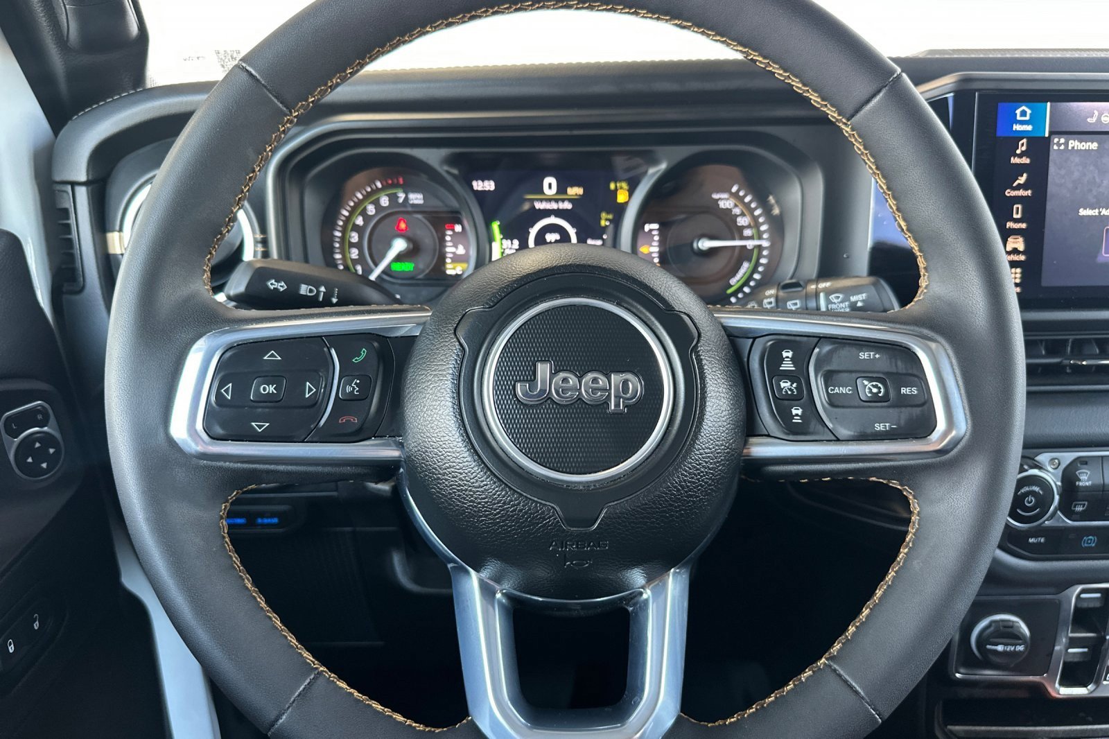 Used 2024 Jeep Wrangler Unlimited Sahara AWD/4WD image 22