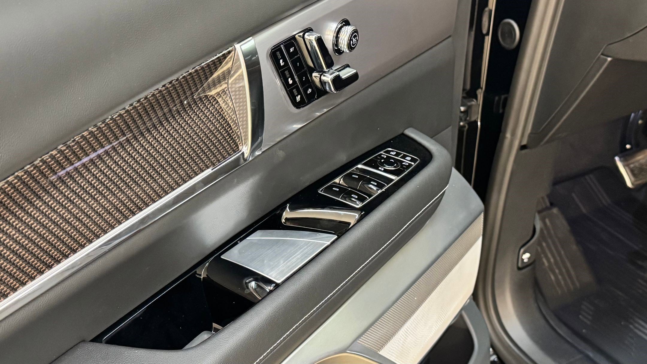 New 2026 Cadillac Vistiq Sport image 14