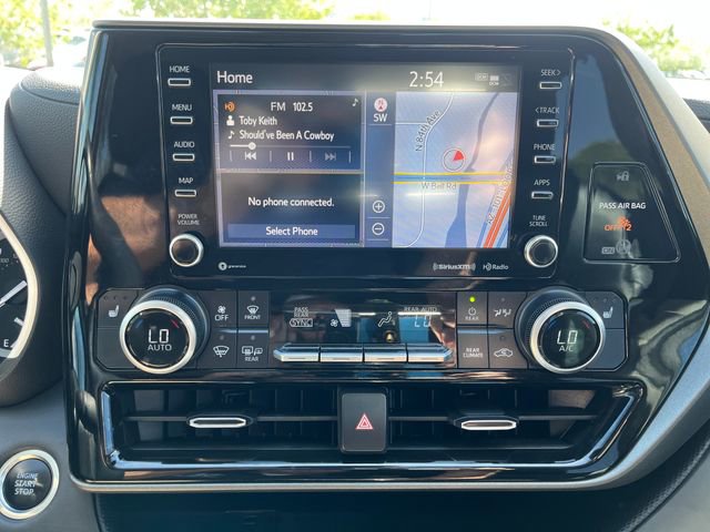 Used 2021 Toyota Highlander XLE FWD image 34