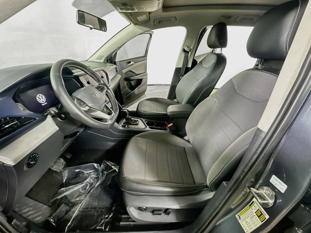 Used 2022 Volkswagen Taos SE w/ Panoramic Sunroof Package FWD image 16