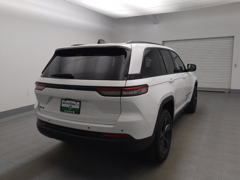 Used 2023 Jeep Grand Cherokee Altitude AWD/4WD image 7