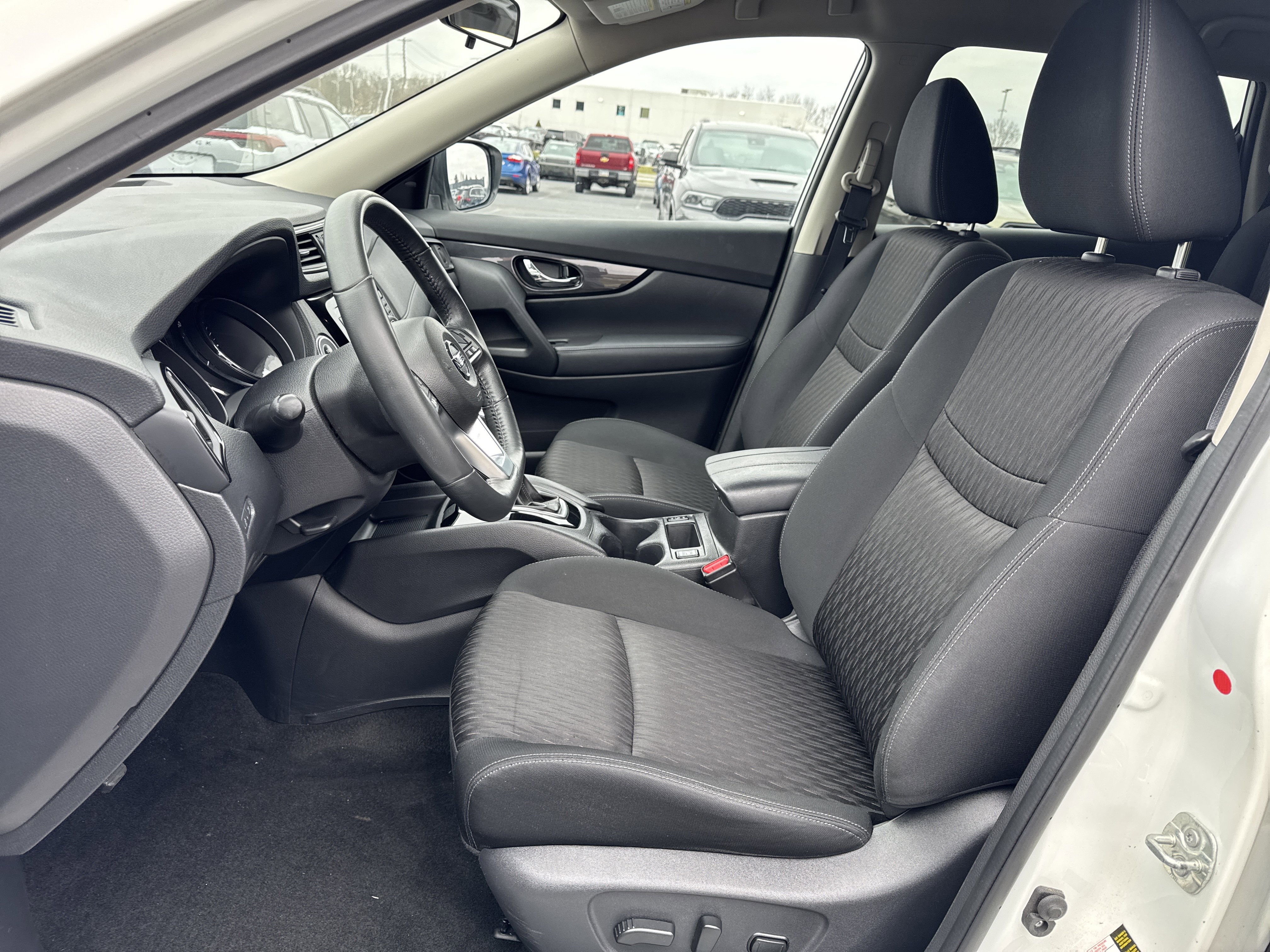 Used 2018 Nissan Rogue SV image 16