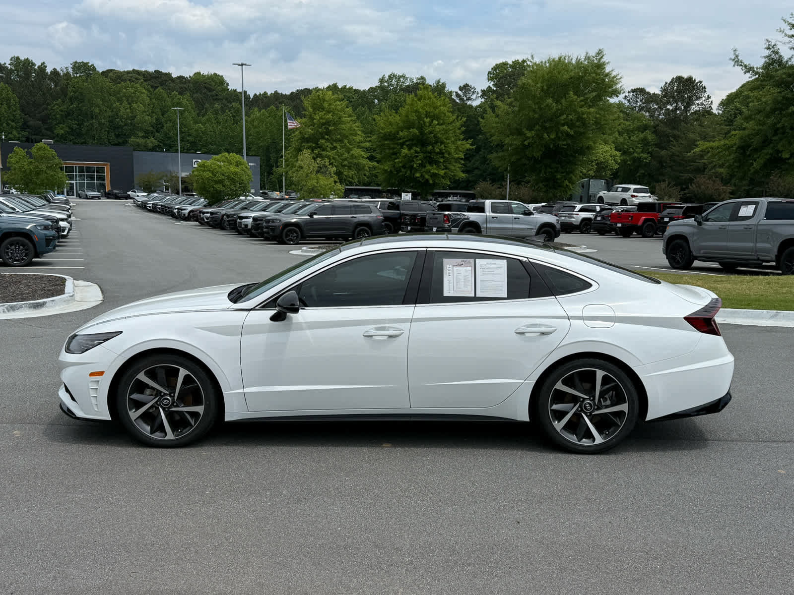Used 2023 Hyundai Sonata SEL Plus w/ Cargo Package FWD image 2