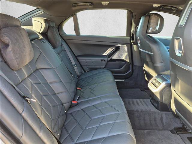 Used 2023 BMW i7 xDrive60 w/ Executive Package 2 AWD/4WD image 21