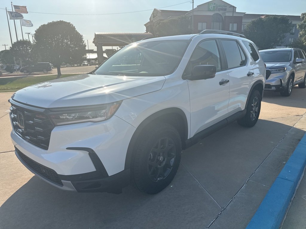 New 2025 Honda Pilot TrailSport image 4
