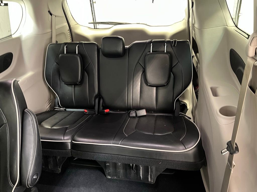 Used 2023 Chrysler Pacifica Limited image 31