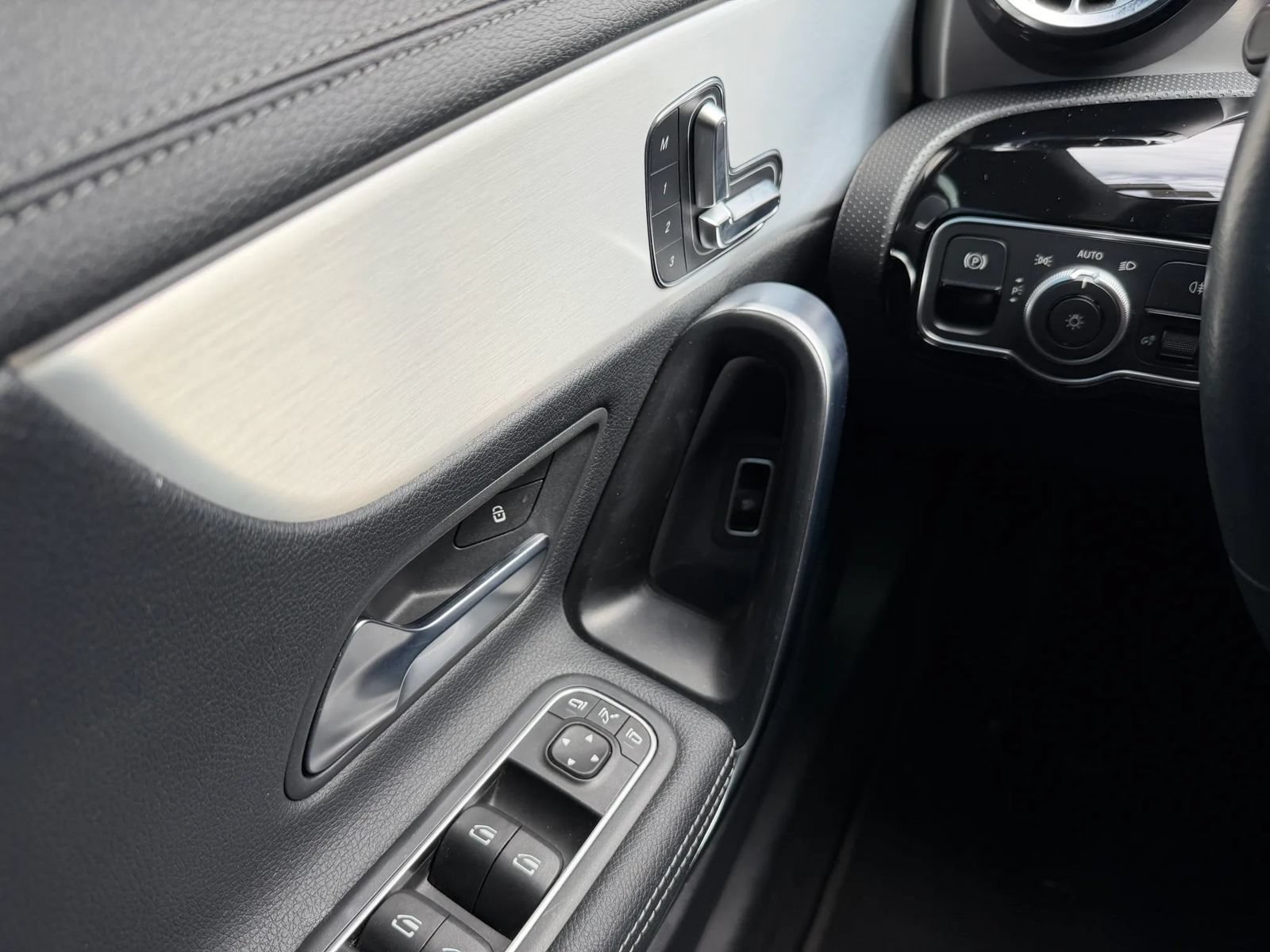 Used 2023 Mercedes-Benz CLA 250 w/ Premium Package image 24