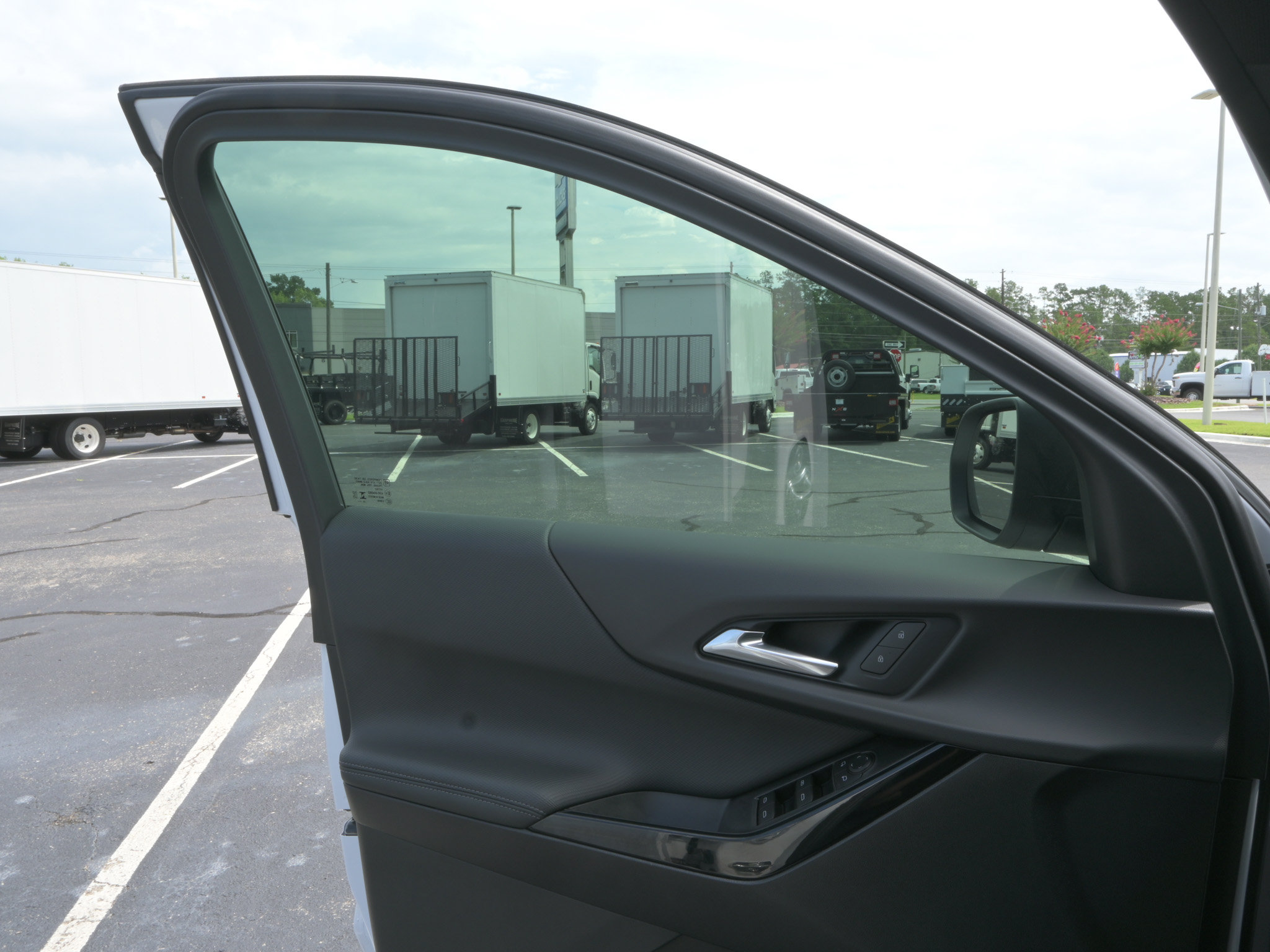 Used 2026 Chevrolet Equinox LT FWD image 22