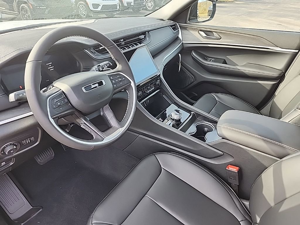 New 2025 Jeep Grand Cherokee L Limited w/ Black Appearance Package image 28