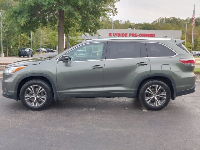 Used 2016 Toyota Highlander XLE AWD/4WD image 10