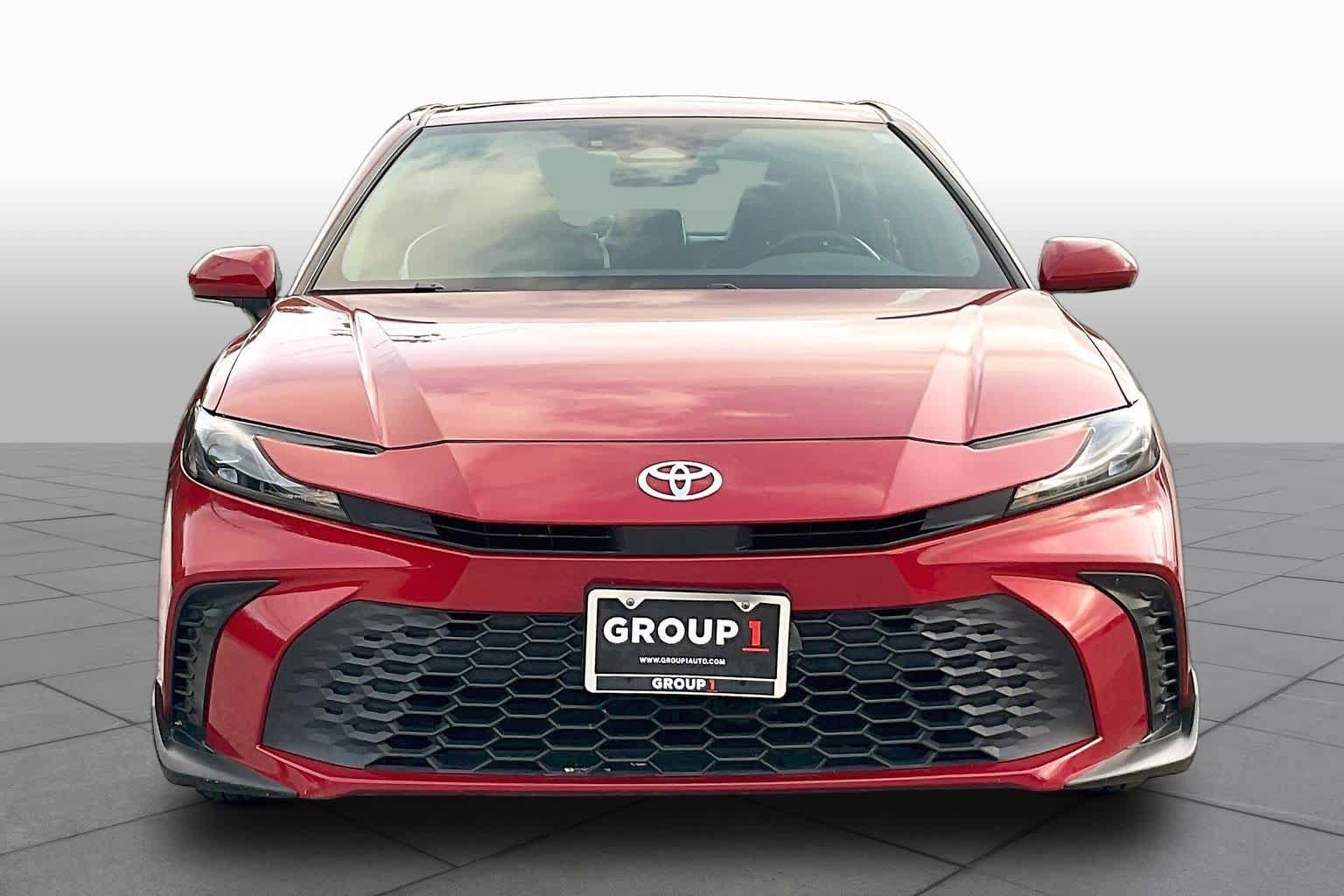 Used 2025 Toyota Camry SE FWD image 4
