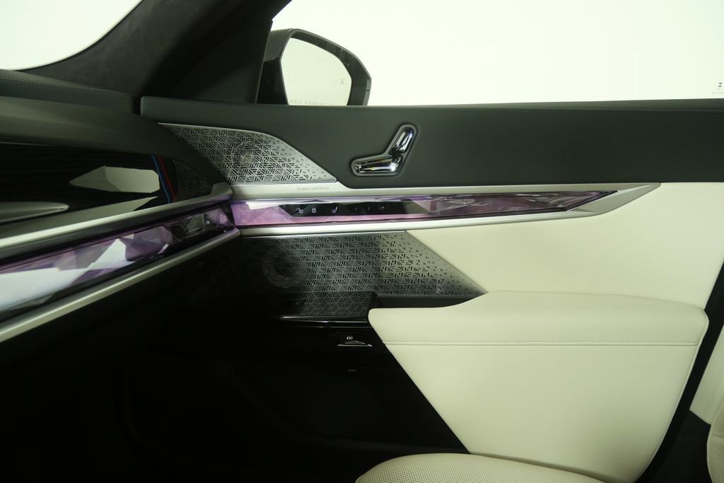 New 2026 BMW i7 xDrive60 w/ Executive Package image 24