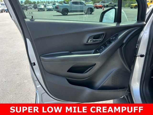 Used 2021 Chevrolet Trax LT w/ Sport Edition image 12