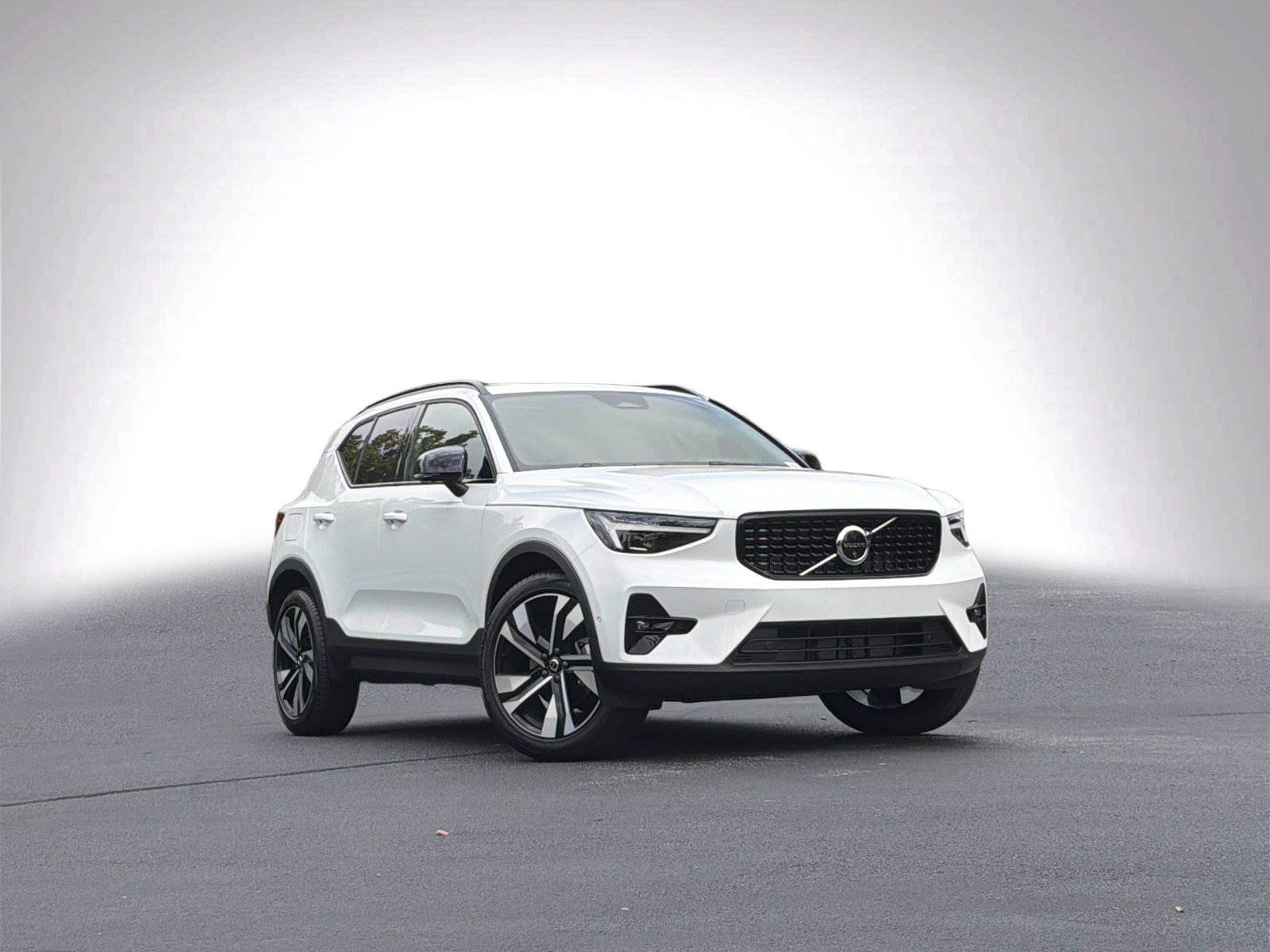 Used 2026 Volvo XC40 B5 Ultra w/ Protection Package Premier AWD/4WD image 2
