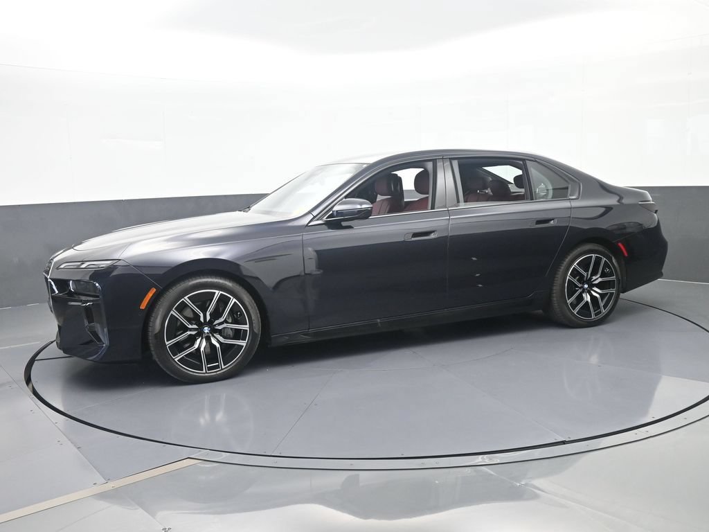 Used 2025 BMW 740i xDrive AWD/4WD image 2