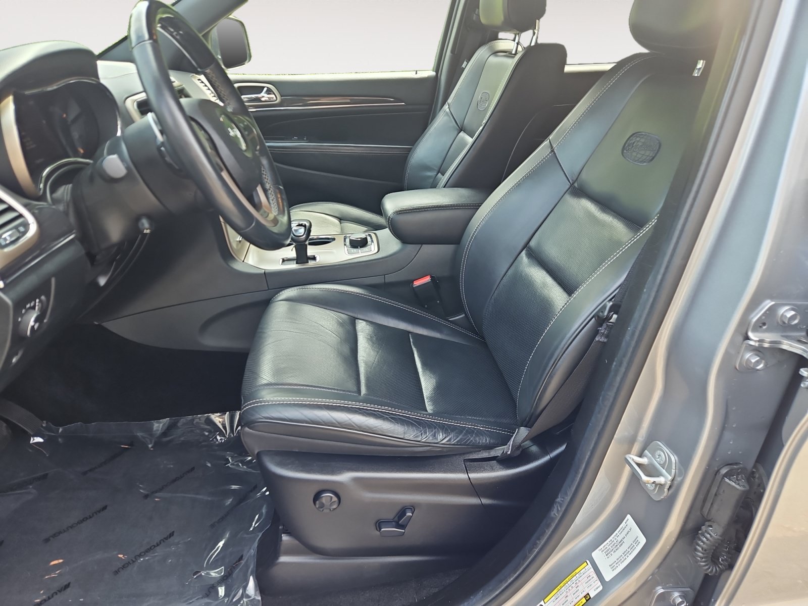 Used 2014 Jeep Grand Cherokee Overland AWD/4WD image 9