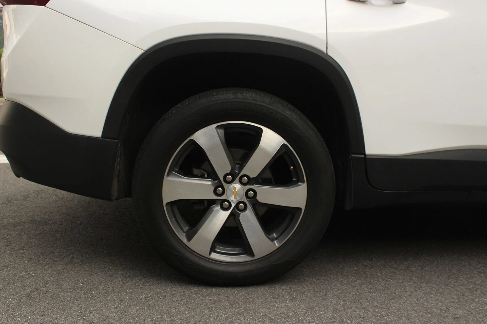 Used 2019 Chevrolet Traverse LT w/ LT Premium Package AWD/4WD image 5