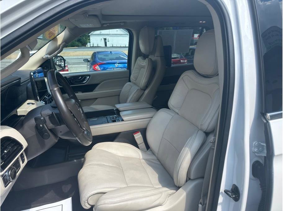 Used 2018 Lincoln Navigator Reserve w/ Technology Package image 17