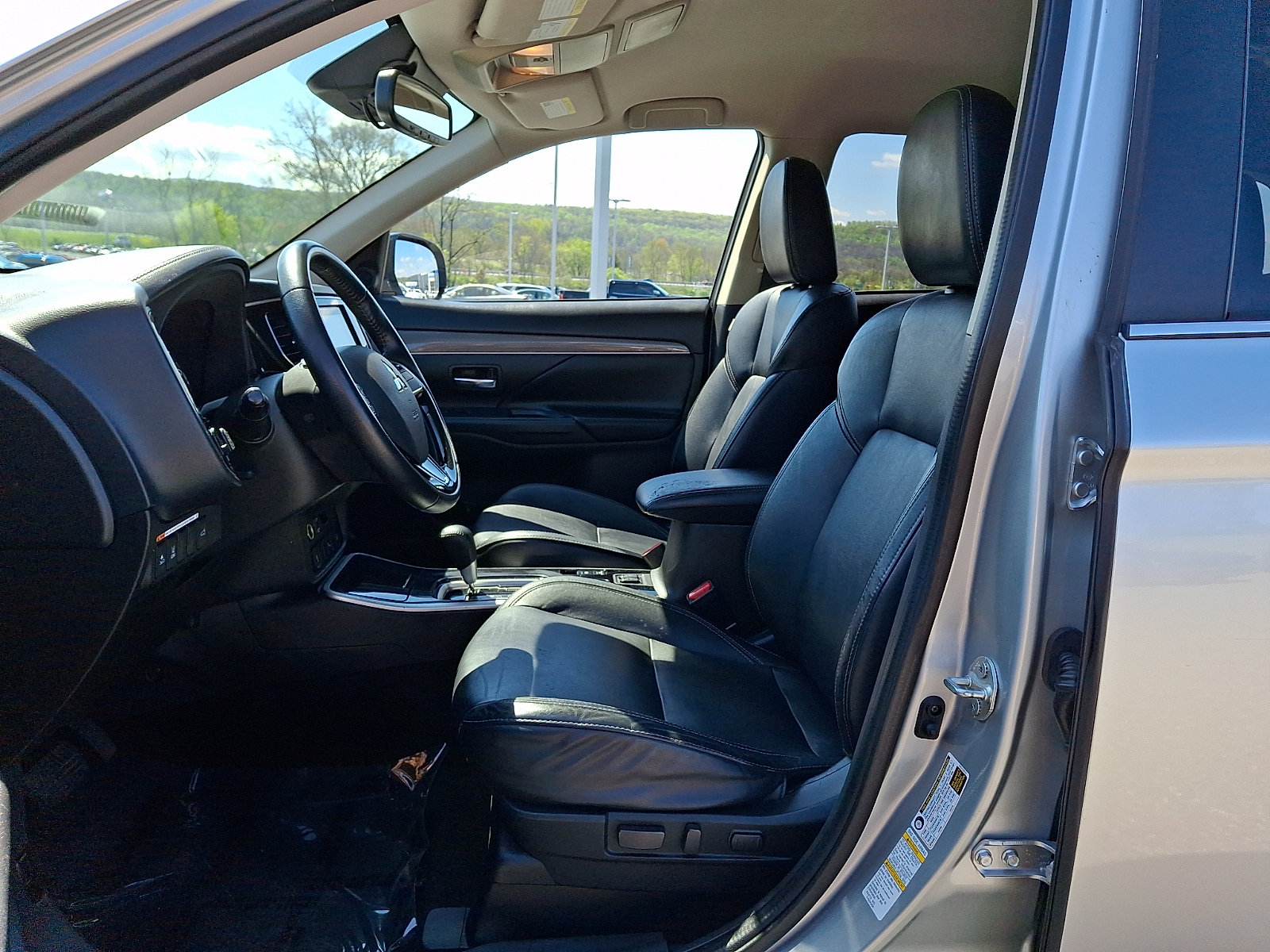 Used 2020 Mitsubishi Outlander ES AWD/4WD image 14